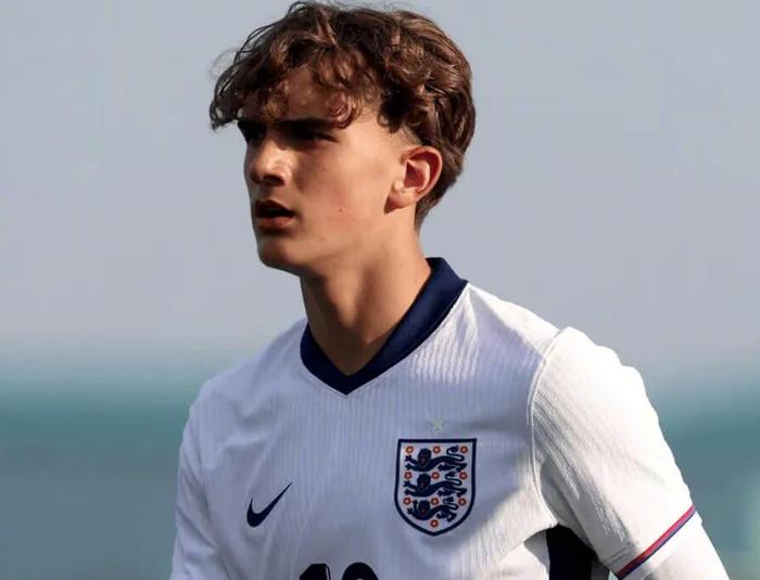 体育娱乐-阿森纳15岁中场道曼升入英格兰U19队