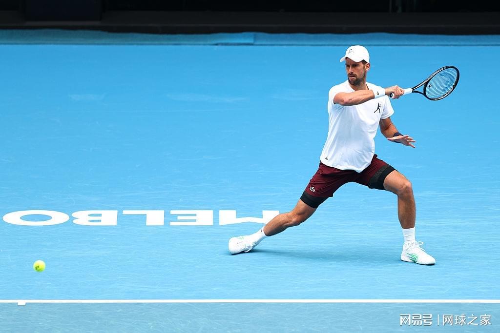 开云官网-德约科维奇仅训练12分钟便显露痛苦状态，澳网前景引发担忧